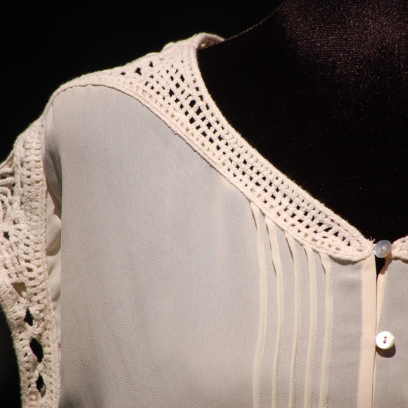 Daniel  Rainn Blouse with knit trim - Picture 4 of 5